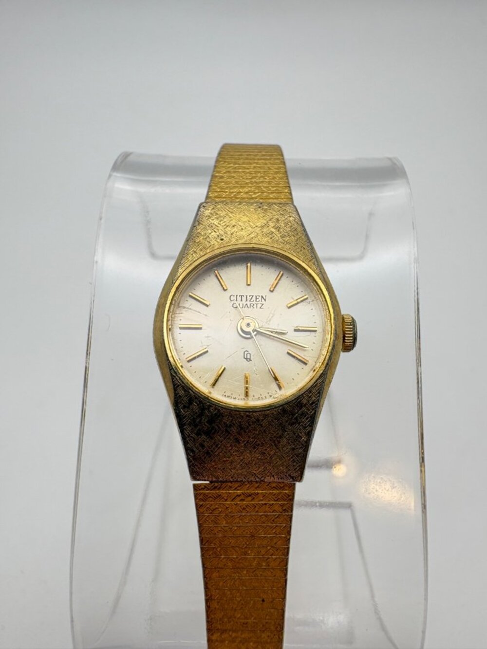 Vintage Citizen Quartz Women Watch Gold Tone Mesh Band Oval 16.6mm 4-103874 KI